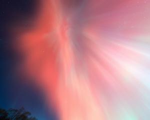 The May 11 auroral corona, captured from Lake Aviemore. Photo: Ian Griffin