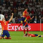 Spanish players celebrate their victory over England. Photo: Reuters