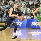 Ben Henshall drives against the Manawatu Jets earlier in the season. PHOTO: ODT FILES