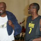 Kobe and Joe Bryant (left) share a laugh in 2007. Photo: Getty Images