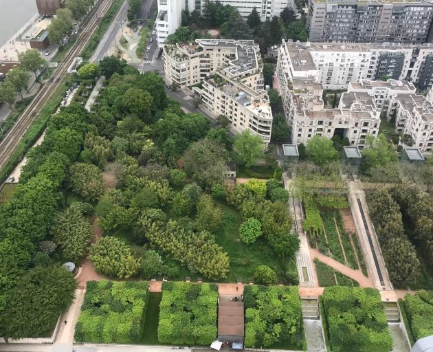 From the balloon, there are great views over the gardens.