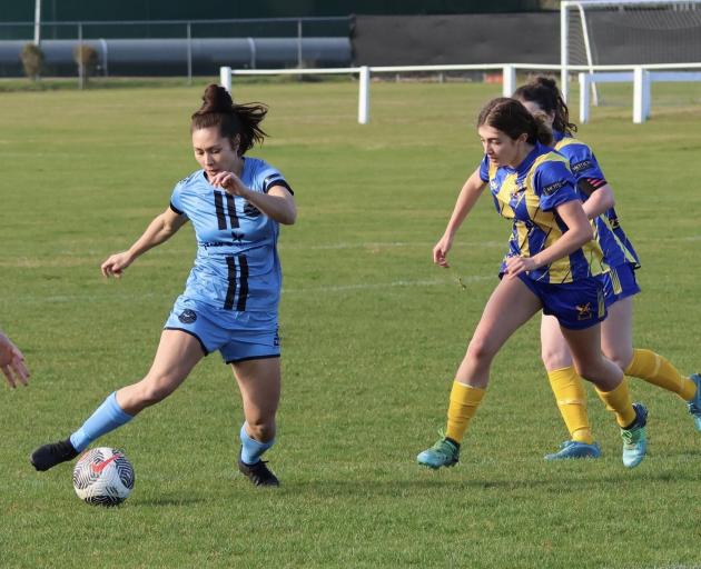 Shontelle Smith (left) in action for the Dunedin City Royals earlier this season. 
...